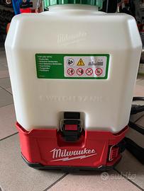 Pompa irroratrice con batteria e serbatoio