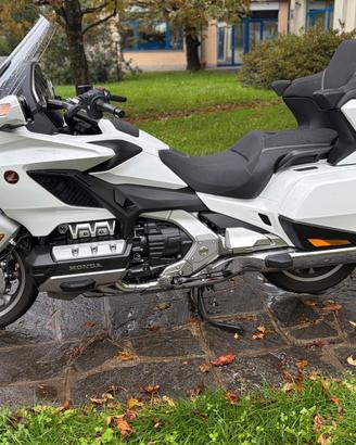 Honda GL 1800 Gold Wing TOUR DCT AIRBAG WHITE
