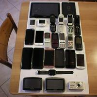 Lotto Smartphone Cellulari Tablet rotti (ricambi)