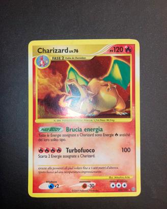 Charizard fronte tempesta