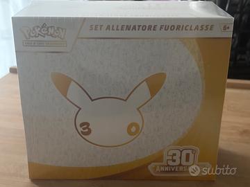 Pokemon 30 anniversario set allenatore fuoriclasse