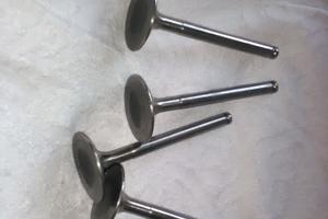 "Valvole aspirazione Alfa Romeo Giulia 4 p. nuove"