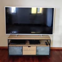 Mobile porta TV in stile industriale