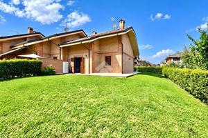 VILLA A SCHIERA D'ANGOLO A VOLPIANO