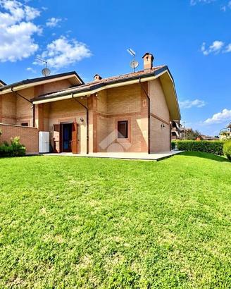 VILLA A SCHIERA D'ANGOLO A VOLPIANO