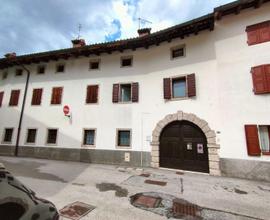 CASA D'EPOCA PERFETTA CON GIARDINO