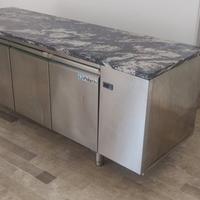 banco frigo in acciaio inox con piano in marmo