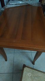 gratis tavolo e sedie in legno