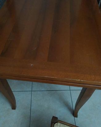 gratis tavolo e sedie in legno