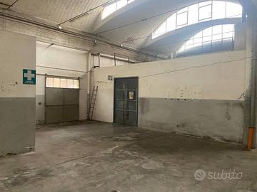 Immobile di 1400 m² con più di 5 locali a Reggio E