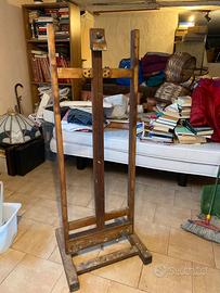 Vecchio cavalletto da pittore