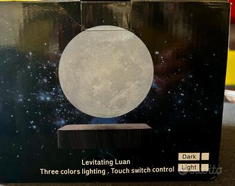 Levitating Luna — luce sospesa