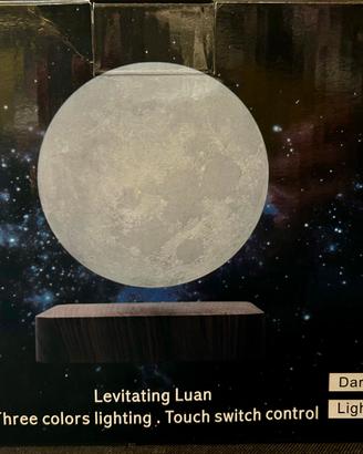 Levitating Luna — luce sospesa