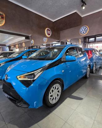 Toyota Aygo Connect 1.0 VVT-i 72 CV 5 porte x-clus