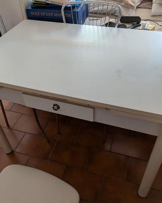 Tavolo allungabile e 4 sedie