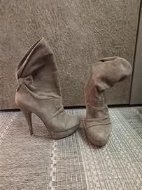 Stivaletti Tronchetti Scamosciati grigi - Ovyé