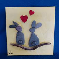 quadretto con conigli in sasso