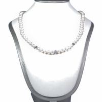 Girocollo di perle con sfere in oro