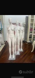 Manichini femminile per negozio abbigliamento