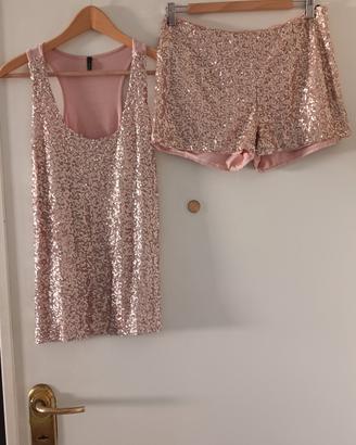 Set pantaloncini e canotta in paillettes 