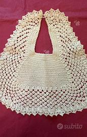 bavaglino neonato bianco fatto uncinetto