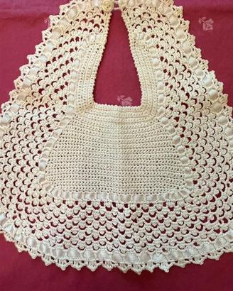 bavaglino neonato bianco fatto uncinetto