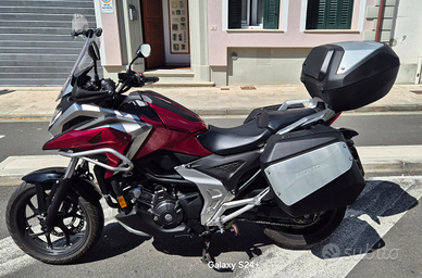 Honda nc 750 x con dct "travel edition"