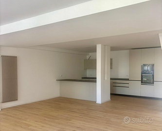 Bicamere biservizi con garage ristrutturato