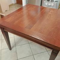 Tavolo in noce  allungabile