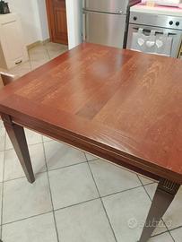 Tavolo in noce  allungabile