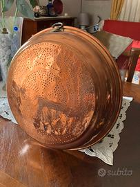 Grandi piatti in  rame lavorato da appendere