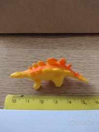 10 mini-dinosauri in plastica 