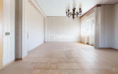 NUOVO PREZZO! Ampio e luminoso 4 vani, tripla espo