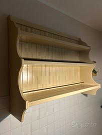 Piattaia color crema più tavolo e sedie a parte