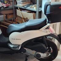 Scarabeo Aprilia 300s bianco