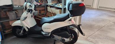 Scarabeo Aprilia 300s bianco