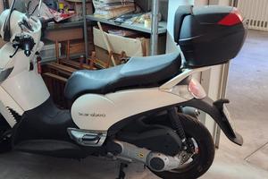 Scarabeo Aprilia 300s bianco