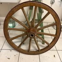Ruota antica in quercia e ferro battuto