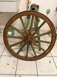 Ruota antica in quercia e ferro battuto