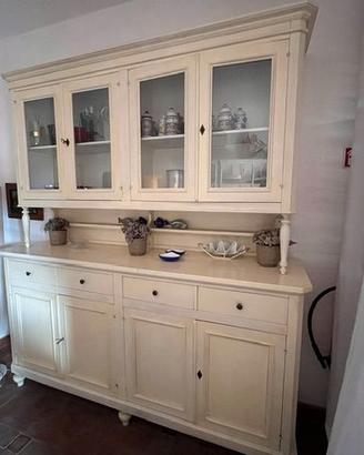 credenza alta con vetrina