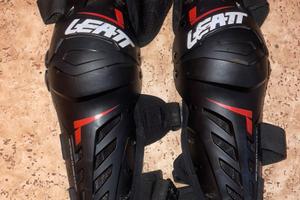 Ginocchiere leatt e collare spugna