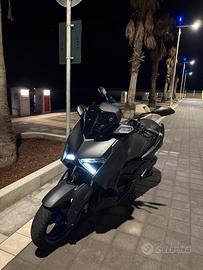 OCCASION xmax 125 NUOVO
