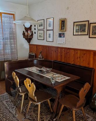 giropanca con tavolo e sedie