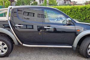 Mitsubishi L200 dual Cap (Triton) 30th aniversario