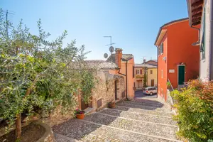 2 LOCALI A CAVAION VERONESE