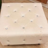 Pouf Puff trapuntato bianco in ecopelle con strass
