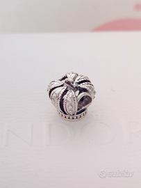 Pandora charm corona 