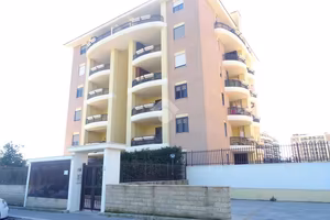 2 LOCALI A POMEZIA