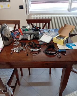 play station e numerosi accessori, cuffie...ecc