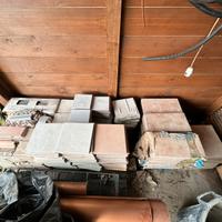 Mattonelle e maioliche diverse forme e colori